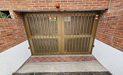 Puertas vehiculares con Laminas Microperforada.